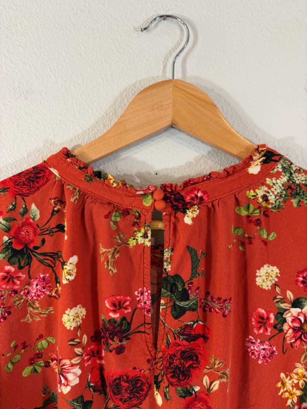 Torrid Orange Red Floral Top Size 4X Short Sleeve Ruffle Flutter Sleeve Causal - Picture 10 of 10